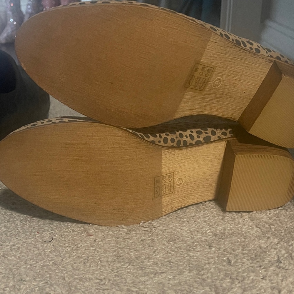 Stylish Tan Leopard Print Ankle Booties - Picture 5 of 7